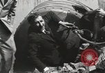 Standbild George L Stathakis Tod in Niagara Falls Zylinder Niagara Falls New York USA, 1930, aus Sekunde 21 historischem Filmmaterial Videoclip 65675023811