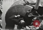 Standbild George L Stathakis Tod in Niagara Falls Zylinder Niagara Falls New York USA, 1930, aus Sekunde 28 historischem Filmmaterial Videoclip 65675023811