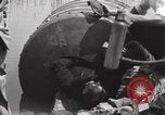 Standbild George L Stathakis Tod in Niagara Falls Zylinder Niagara Falls New York USA, 1930, aus Sekunde 29 historischem Filmmaterial Videoclip 65675023811