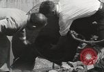 Standbild George L Stathakis Tod in Niagara Falls Zylinder Niagara Falls New York USA, 1930, aus Sekunde 40 historischem Filmmaterial Videoclip 65675023811
