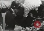 Standbild George L Stathakis Tod in Niagara Falls Zylinder Niagara Falls New York USA, 1930, aus Sekunde 41 historischem Filmmaterial Videoclip 65675023811