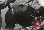 Standbild George L Stathakis Tod in Niagara Falls Zylinder Niagara Falls New York USA, 1930, aus Sekunde 42 historischem Filmmaterial Videoclip 65675023811