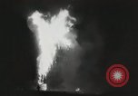Standbild Holzfass bonfire Salem Massachusetts USA, 1930, aus Sekunde 36 historischem Filmmaterial Videoclip 65675023813