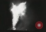 Standbild Holzfass bonfire Salem Massachusetts USA, 1930, aus Sekunde 41 historischem Filmmaterial Videoclip 65675023813