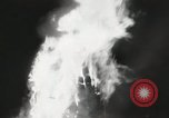 Standbild Holzfass bonfire Salem Massachusetts USA, 1930, aus Sekunde 47 historischem Filmmaterial Videoclip 65675023813