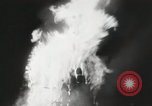 Standbild Holzfass bonfire Salem Massachusetts USA, 1930, aus Sekunde 48 historischem Filmmaterial Videoclip 65675023813