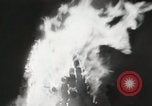 Standbild Holzfass bonfire Salem Massachusetts USA, 1930, aus Sekunde 49 historischem Filmmaterial Videoclip 65675023813