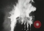 Standbild Holzfass bonfire Salem Massachusetts USA, 1930, aus Sekunde 58 historischem Filmmaterial Videoclip 65675023813