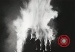 Standbild Holzfass bonfire Salem Massachusetts USA, 1930, aus Sekunde 59 historischem Filmmaterial Videoclip 65675023813