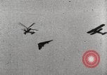 Standbild British Air Show Hendon England, 1930, aus Sekunde 27 historischem Filmmaterial Videoclip 65675023816