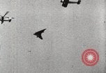 Standbild British Air Show Hendon England, 1930, aus Sekunde 33 historischem Filmmaterial Videoclip 65675023816