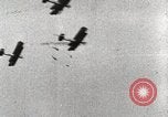 Standbild British Air Show Hendon England, 1930, aus Sekunde 38 historischem Filmmaterial Videoclip 65675023816