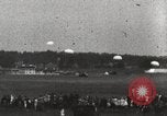 Standbild British Air Show Hendon England, 1930, aus Sekunde 59 historischem Filmmaterial Videoclip 65675023816