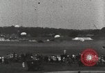 Standbild British Air Show Hendon England, 1930, aus Sekunde 61 historischem Filmmaterial Videoclip 65675023816
