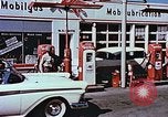 Immagine di Valutare l'usura del motore con parti irradiate Detroit Michigan USA, 1957, secondo 3 filmato di repertorio 65675023831