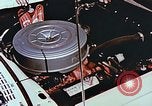 Immagine di Valutare l'usura del motore con parti irradiate Detroit Michigan USA, 1957, secondo 10 filmato di repertorio 65675023831