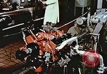 Immagine di Valutare l'usura del motore con parti irradiate Detroit Michigan USA, 1957, secondo 17 filmato di repertorio 65675023831