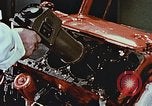 Immagine di Valutare l'usura del motore con parti irradiate Detroit Michigan USA, 1957, secondo 25 filmato di repertorio 65675023831