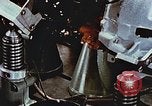 Immagine di Valutare l'usura del motore con parti irradiate Detroit Michigan USA, 1957, secondo 26 filmato di repertorio 65675023831