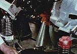 Immagine di Valutare l'usura del motore con parti irradiate Detroit Michigan USA, 1957, secondo 27 filmato di repertorio 65675023831