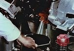 Immagine di Valutare l'usura del motore con parti irradiate Detroit Michigan USA, 1957, secondo 28 filmato di repertorio 65675023831