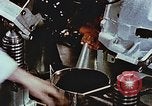 Immagine di Valutare l'usura del motore con parti irradiate Detroit Michigan USA, 1957, secondo 29 filmato di repertorio 65675023831
