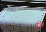 Immagine di Valutare l'usura del motore con parti irradiate Detroit Michigan USA, 1957, secondo 35 filmato di repertorio 65675023831