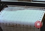 Immagine di Valutare l'usura del motore con parti irradiate Detroit Michigan USA, 1957, secondo 37 filmato di repertorio 65675023831