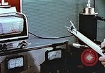 Immagine di Valutare l'usura del motore con parti irradiate Detroit Michigan USA, 1957, secondo 42 filmato di repertorio 65675023831