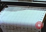 Immagine di Valutare l'usura del motore con parti irradiate Detroit Michigan USA, 1957, secondo 44 filmato di repertorio 65675023831