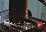 Immagine di Valutare l'usura del motore con parti irradiate Detroit Michigan USA, 1957, secondo 46 filmato di repertorio 65675023831