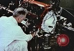 Immagine di Valutare l'usura del motore con parti irradiate Detroit Michigan USA, 1957, secondo 47 filmato di repertorio 65675023831