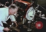 Immagine di Valutare l'usura del motore con parti irradiate Detroit Michigan USA, 1957, secondo 50 filmato di repertorio 65675023831