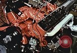 Immagine di Valutare l'usura del motore con parti irradiate Detroit Michigan USA, 1957, secondo 56 filmato di repertorio 65675023831