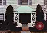 Standbild Advent der zahnärztlichen Fluorid-Behandlungen United States USA, 1957, aus Sekunde 1 historischem Filmmaterial Videoclip 65675023832