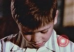 Standbild Advent der zahnärztlichen Fluorid-Behandlungen United States USA, 1957, aus Sekunde 3 historischem Filmmaterial Videoclip 65675023832