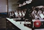 Standbild Advent der zahnärztlichen Fluorid-Behandlungen United States USA, 1957, aus Sekunde 21 historischem Filmmaterial Videoclip 65675023832