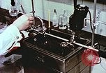 Standbild Advent der zahnärztlichen Fluorid-Behandlungen United States USA, 1957, aus Sekunde 35 historischem Filmmaterial Videoclip 65675023832