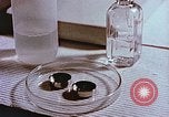 Standbild Advent der zahnärztlichen Fluorid-Behandlungen United States USA, 1957, aus Sekunde 40 historischem Filmmaterial Videoclip 65675023832