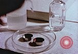Standbild Advent der zahnärztlichen Fluorid-Behandlungen United States USA, 1957, aus Sekunde 43 historischem Filmmaterial Videoclip 65675023832