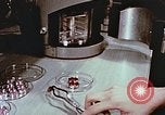 Standbild Advent der zahnärztlichen Fluorid-Behandlungen United States USA, 1957, aus Sekunde 46 historischem Filmmaterial Videoclip 65675023832