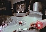 Standbild Advent der zahnärztlichen Fluorid-Behandlungen United States USA, 1957, aus Sekunde 47 historischem Filmmaterial Videoclip 65675023832