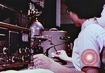 Standbild Advent der zahnärztlichen Fluorid-Behandlungen United States USA, 1957, aus Sekunde 55 historischem Filmmaterial Videoclip 65675023832
