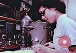 Standbild Advent der zahnärztlichen Fluorid-Behandlungen United States USA, 1957, aus Sekunde 61 historischem Filmmaterial Videoclip 65675023832