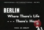 Image de prospectus d'opération Vittles Berlin Allemagne, 1949, de la seconde 1 séquences d'archives historiques vidéo 65675023835