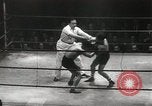 Standbild Boxkampf United States USA, 1949, aus Sekunde 30 historischem Filmmaterial Videoclip 65675023840