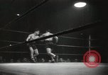 Standbild Boxkampf United States USA, 1949, aus Sekunde 51 historischem Filmmaterial Videoclip 65675023840