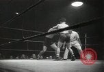 Standbild Boxkampf United States USA, 1949, aus Sekunde 53 historischem Filmmaterial Videoclip 65675023840