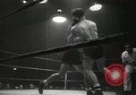 Standbild Boxkampf United States USA, 1949, aus Sekunde 56 historischem Filmmaterial Videoclip 65675023840