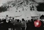 Standbild Skispringer Snoqualmie Pass Washington USA, 1949, aus Sekunde 3 historischem Filmmaterial Videoclip 65675023841